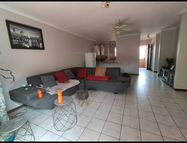 2 BEDROOM COMPLEX FOR SALE IN DIE HOEWES